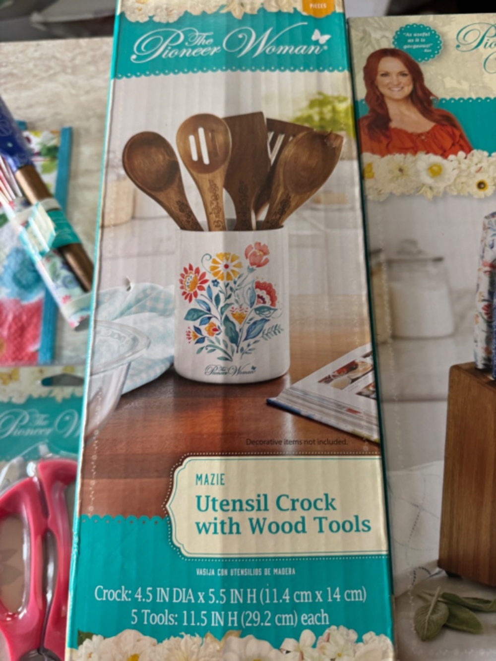 The Pioneer Woman Mazie Collection Bundle | New Kitchen Gift Set - Picture 4 of 11